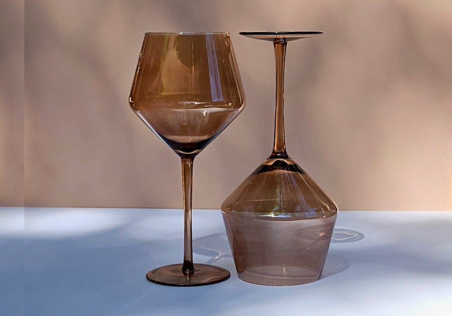 Kiki deep nude-tone wine glasses,
